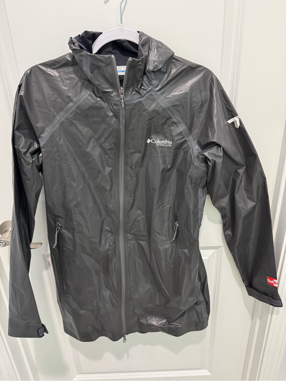 Columbia Women’s Titanium Outdry Dark Gray/Black waterproof rain jacket. M. NWOT